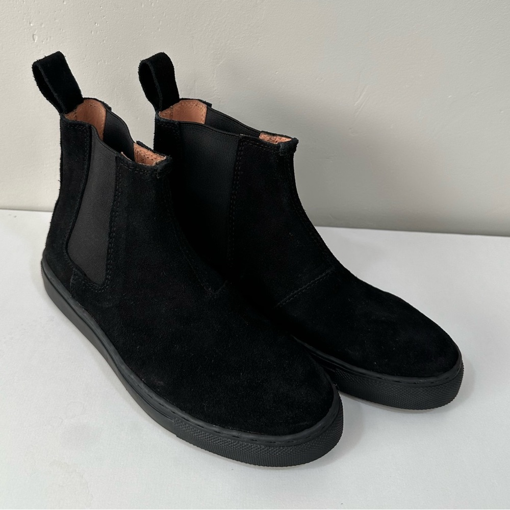NWOT Oliver Clark Black Suede Chelsea
Hybrid Boot Sz 38